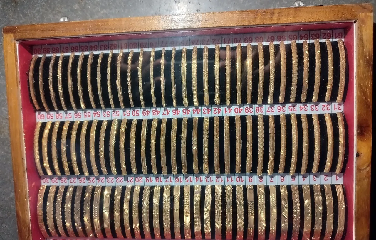 Gold bangle design tray with 90 numbered designs